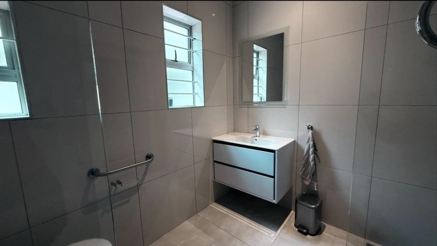 To Let 2 Bedroom Property for Rent in Green Point Western Cape